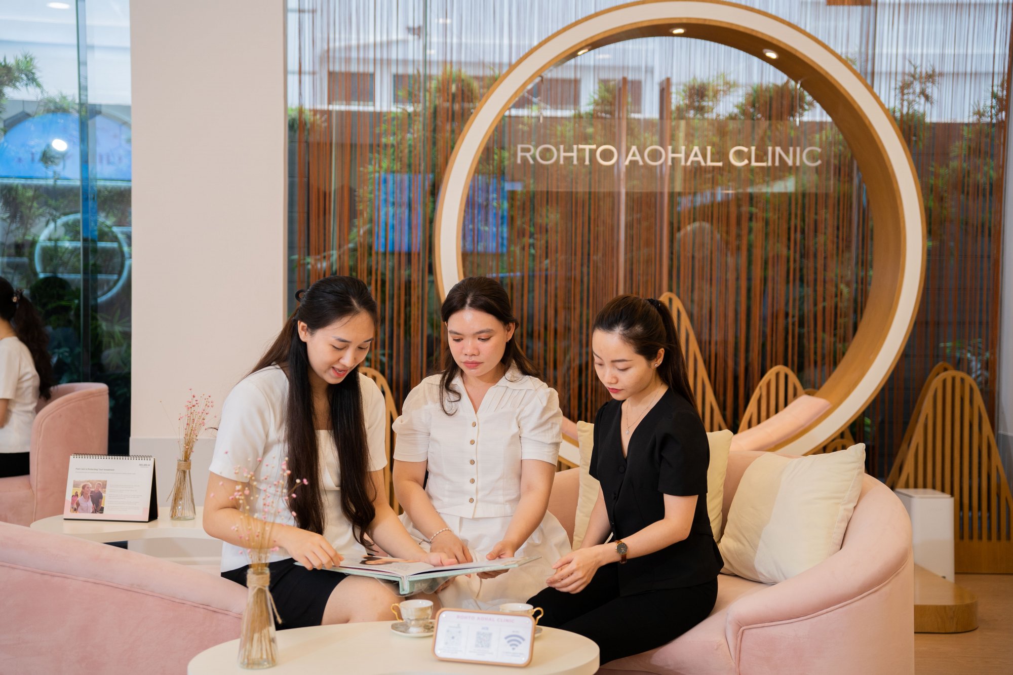 KHÁCH HÀNG TẠI CHI NHÁNH NGUYỄN THỊ THẬP