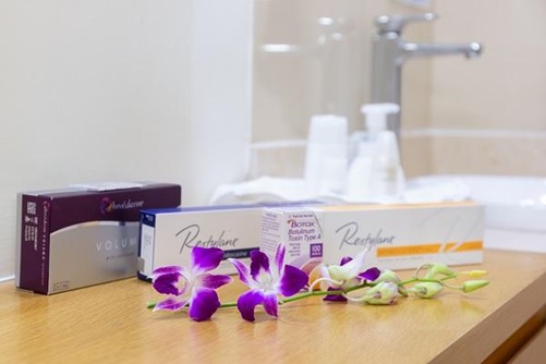 ROHTO AOHAL CLINIC commits only use high-quality fillers and botox that are approved by the FDA.  