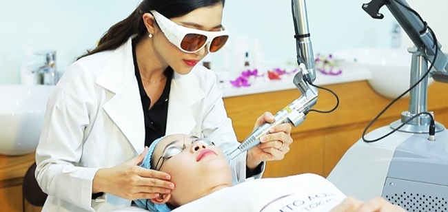 dieu-tri-Q-Switched-tai-Rohto-Aohal-Clinic
