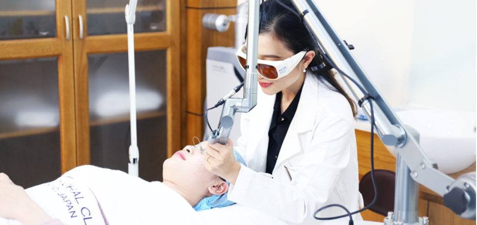 ROHTO AOHAL CLINICの専門医によるしみ そばかす レーザー治療