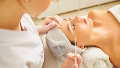 Trẻ Hóa Da Mặt: Bí Quyết Đánh Thức Làn Da Không Tuổi Từ Gốc