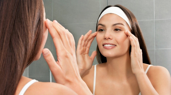 Cách massage mặt của người nhật tại vùng chán
