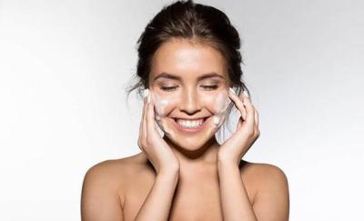 LÀM THẾ NÀO ĐỂ HẾT MỤN THỊT? ĐIỀU TRỊ MỤN THỊT TẬN GỐC TẠI ROHTO AOHAL