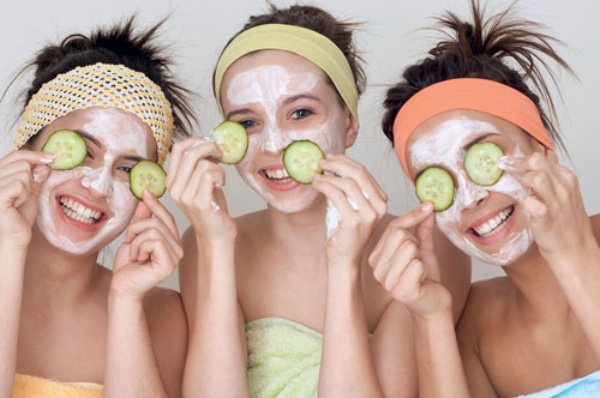 Cách massage giảm nếp nhăn trên trán với mặt nạ hoa quả