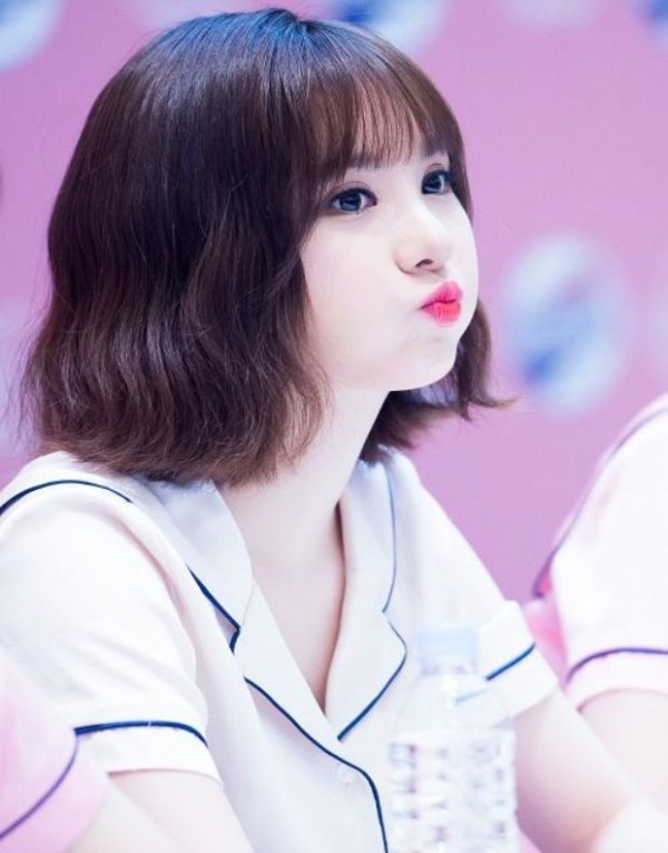 Bạn hãy hít một hơi thật sâu để lấy không khí tạo độ phồng cho má