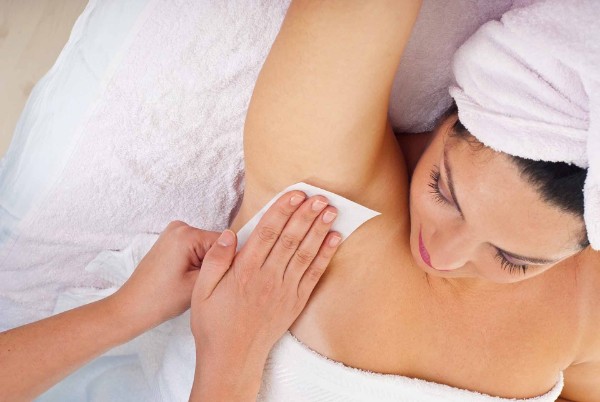 Triệt lông nách ở nữ đem lại rất nhiều lợi ích bất ngờ và không gây ảnh hưởng đến tuyến mồ hôi