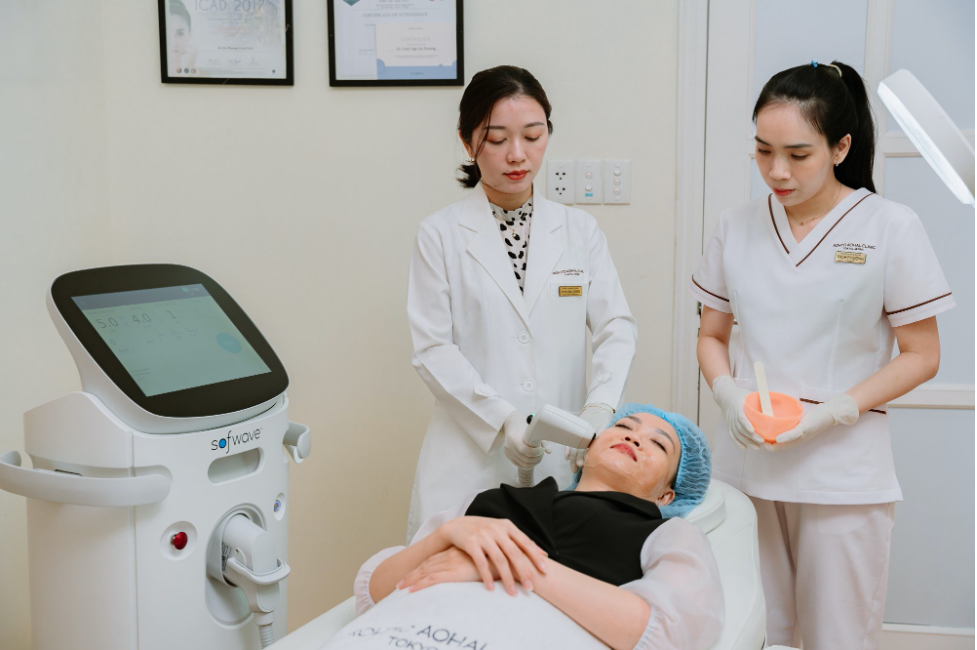Rohto AOHAL Clinicの院内風景とスタッフ