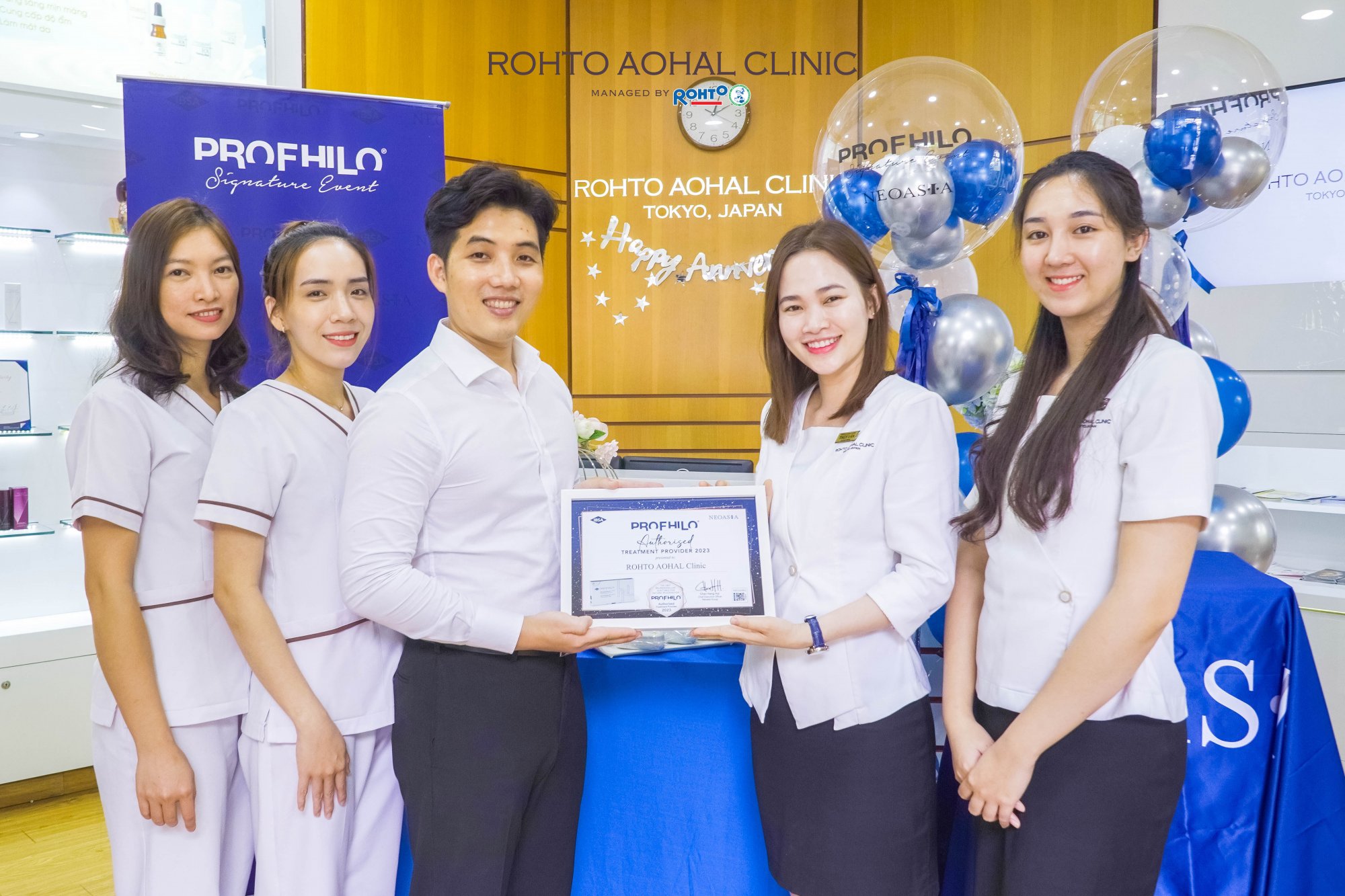 ROHTO AOHAL CLINIC nhận chứng chỉ “Phòng Khám Thực Hiện Liệu trình Profhilo Chính Hãng” từ Giám đốc Công ty NEOASIA Việt Nam (Đơn vị phân phối độc quyền Profhilo tại Việt Nam)