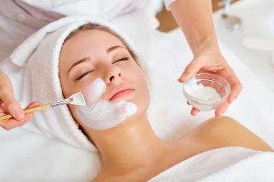 Chăm sóc da mặt như thế nào để luôn giữ gìn làn da khỏe đẹp? Làm ở đâu tốt?